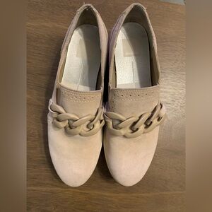 Dolce Vita Chain Detail Loafers in Light Tan Jhennee
Size 8.5
